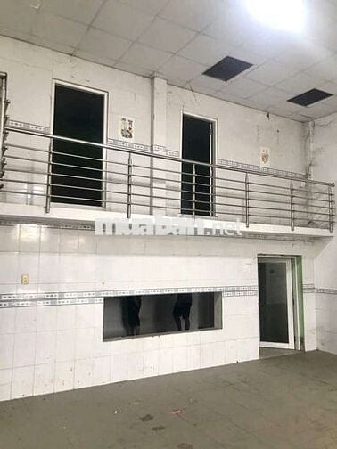 Kho xưởng 134m2 có điện 3 pha kế đường Trần Hưng Đạo,có 2p ngủ