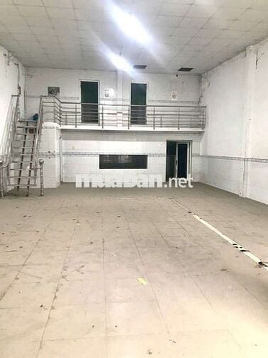 Kho xưởng 134m2 có điện 3 pha kế đường Trần Hưng Đạo,có 2p ngủ