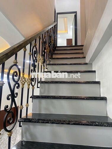 NHÀ LẦU 2 TẦNG ĐƯỜNG 37 - KDC HIỆN HỮU - TÂN KIỂNG - QUẬN 7 - HẺM RỘNG