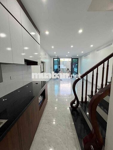 bán nhà Tứ Liên  dt:35m, 3 tầng, mt 4m Tây Hồ Oto đỗ cửa, Kinh doanh