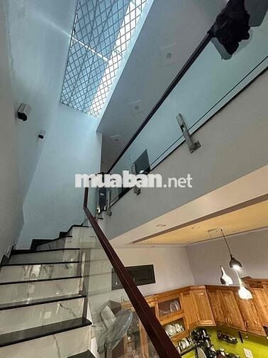 Cho thuê căn nhà ở siêu thoáng đẹp đối diện công viên chợ
