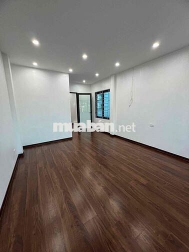 bán nhà Tứ Liên  dt:35m, 3 tầng, mt 4m Tây Hồ Oto đỗ cửa, Kinh doanh