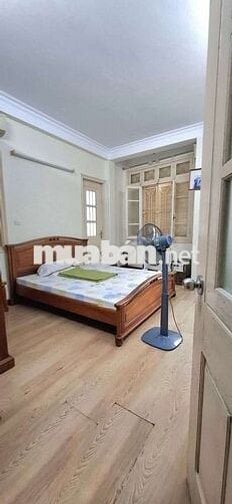 Bán nhà riêng tại Âu Cơ, 190 triệu / m2, 65m2, 4PN, 3WC, giá tốt