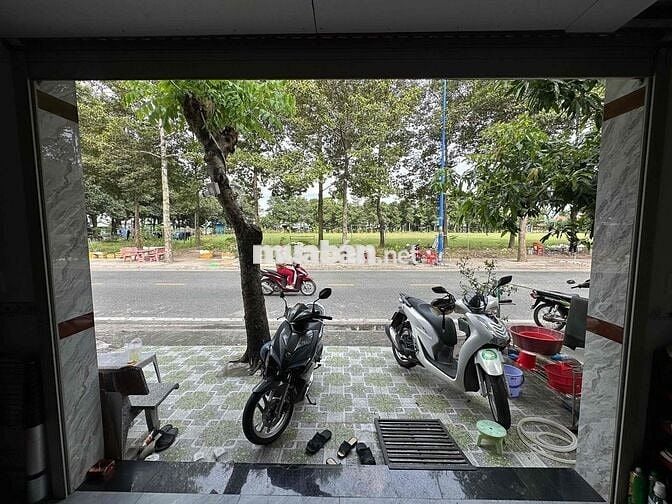 Cho thuê căn nhà ở siêu thoáng đẹp đối diện công viên chợ