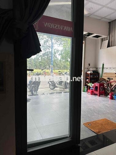 Cho thuê căn nhà ở siêu thoáng đẹp đối diện công viên chợ