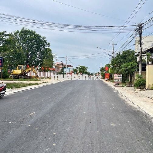 Bán lô đất nền TC ngang 12 ,330m, đường xe hơi,view đẹp giá tốt 790 tr