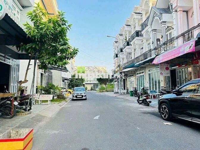 NHÀ 1 TRỆT 01 LẦU - KDC ĐẠI HỌC Y DƯỢC , CÓ 4 PNGỦ VÀ 3 MÁY LẠNH