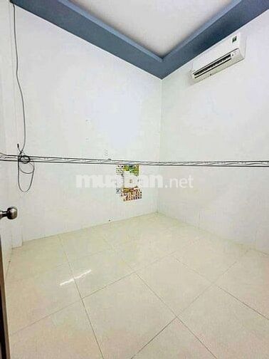NHÀ 1 TRỆT 01 LẦU - KDC ĐẠI HỌC Y DƯỢC , CÓ 4 PNGỦ VÀ 3 MÁY LẠNH