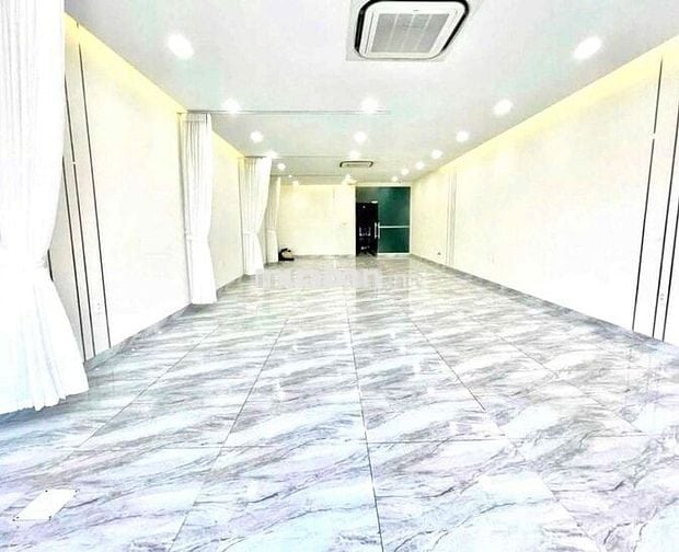 SIÊU PHẨM CỰC HIẾM - 214H đường 3/2 - Quận 10 - trống suốt để xe rộng