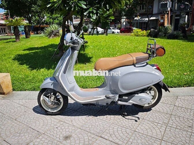 Xe Vespa Primavera Picnic bản giới hạn Xám