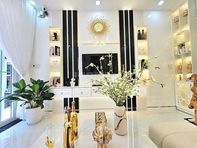 Nhà đẹp 2 lầu có sổ hồng gần Phú Mỹ Hưng quận 7