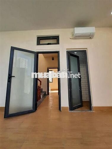 Bán nhanh nhà chú Thành,Quận 8 Tạ Quang Bửu 1t2l,dt lớn,giá 1t5 shr