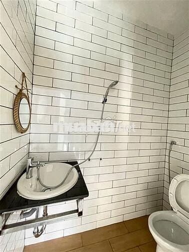 Bán nhanh nhà chú Thành,Quận 8 Tạ Quang Bửu 1t2l,dt lớn,giá 1t5 shr