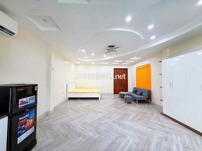 STUDIO BAN CÔNG 45m2 SÁT LOTTE Q7, CRESENT MALL, SC VIVO, Q4, Q1, Q8,.