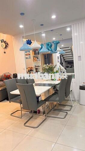 Cho thuê căn hộ Emerald 3pn2wc,127m2,full NT  giá 20tr, view công viên