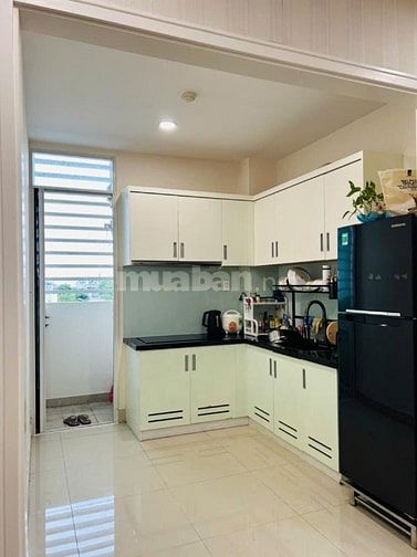 C/c  Saigon Tower, Thoại Ngọc Hầu, Tân Phú : 2p ngủ,69m2, 8tr/th