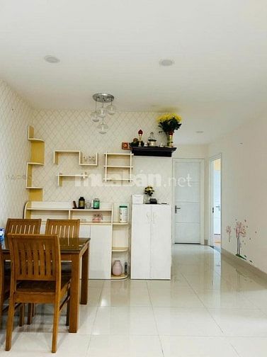 C/c  Saigon Tower, Thoại Ngọc Hầu, Tân Phú : 2p ngủ,69m2, 8tr/th