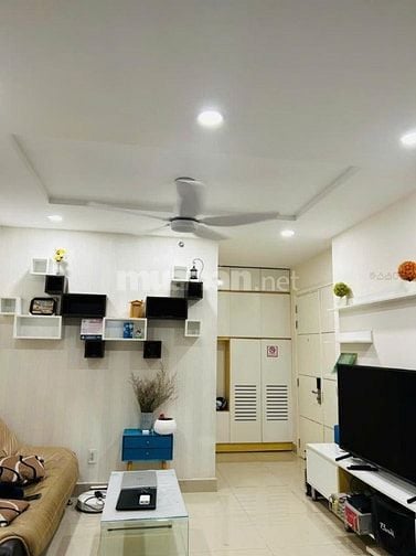 C/c  Saigon Tower, Thoại Ngọc Hầu, Tân Phú : 2p ngủ,69m2, 8tr/th