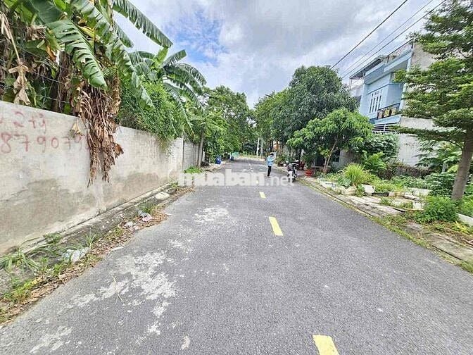 Đất 110m2 (ngang5m) ,có lối thoát hiểm 2m sau,gần ngã tư Chiêu Liêu