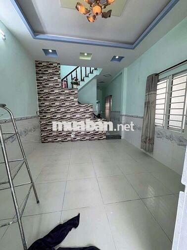 Nhà mặt tiền nhánh tiện kinh doanh nhỏ lẽ , 3p . Đường 8m thông .