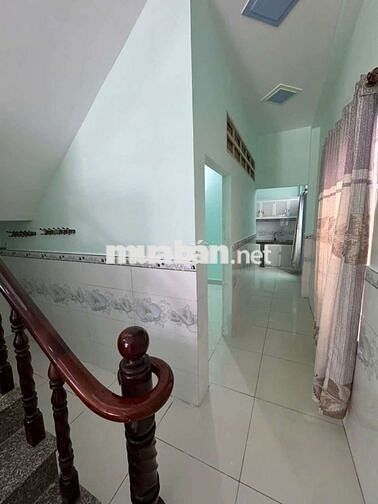 Nhà mặt tiền nhánh tiện kinh doanh nhỏ lẽ , 3p . Đường 8m thông .