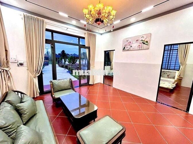 Bán nhà đang kinh doanh Bình Đại 787 m2