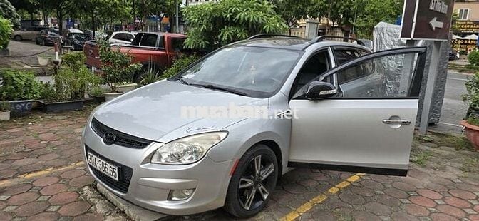 Bán xe hyundai i30cw 2010 màu bạc