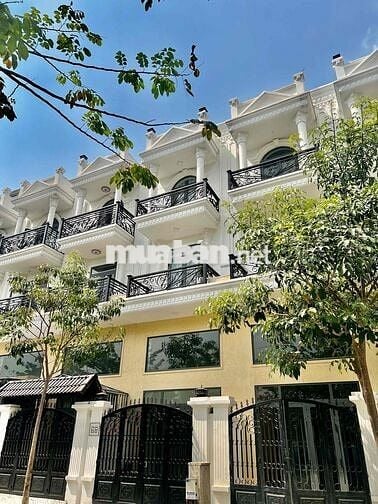 Nhà Mới Xây DT 260m2 1Trệt 1Lửng 3Lầu 4Pn 5Wc Sân Thượng Sẳn Máy Lạnh