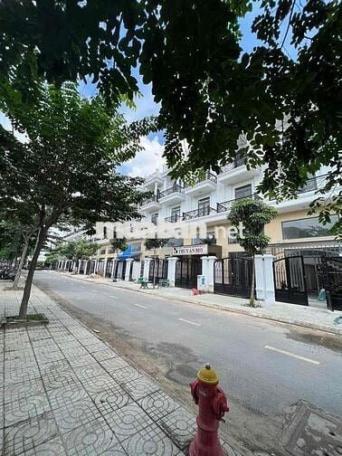 Nhà Mới Xây DT 260m2 1Trệt 1Lửng 3Lầu 4Pn 5Wc Sân Thượng Sẳn Máy Lạnh