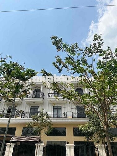 Nhà Mới Xây DT 260m2 1Trệt 1Lửng 3Lầu 4Pn 5Wc Sân Thượng Sẳn Máy Lạnh