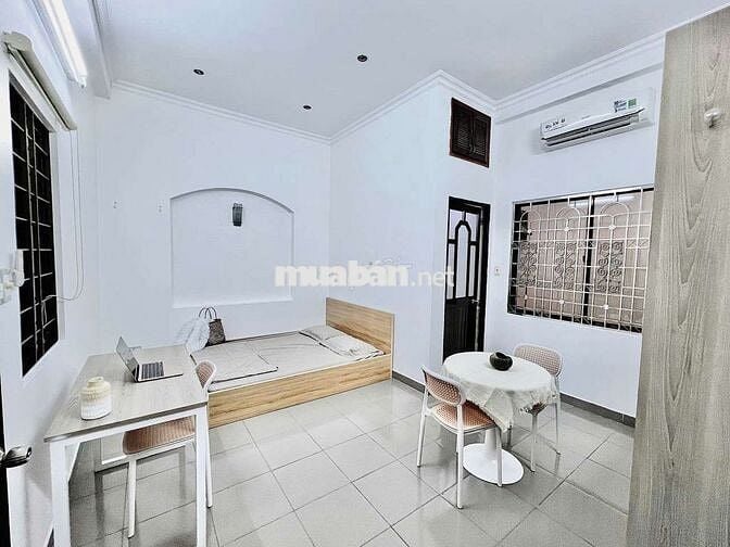 Studio Cửa Sổ, Full Nội Thất, Ngay Ngã Tư Phú Nhuận