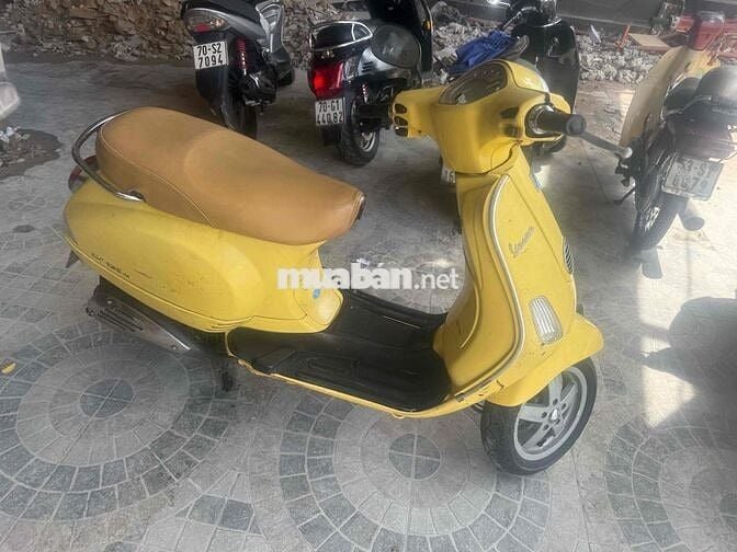 xe piggio Vespa Lx  Y xang phun Fi dời 2012