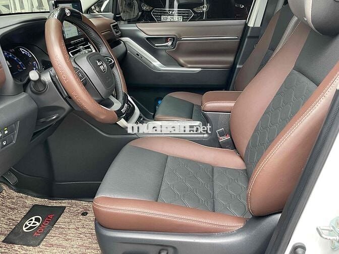 Toyota Innova 2024 Cross HEV 2.0 CVT - 14000 km