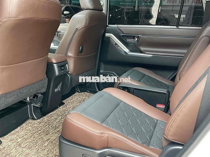 Toyota Innova 2024 Cross HEV 2.0 CVT - 14000 km