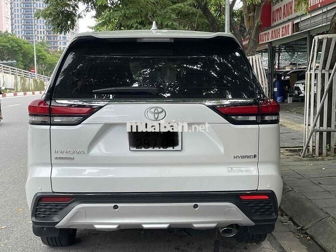 Toyota Innova 2024 Cross HEV 2.0 CVT - 14000 km