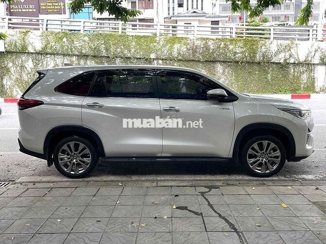 Toyota Innova 2024 Cross HEV 2.0 CVT - 14000 km