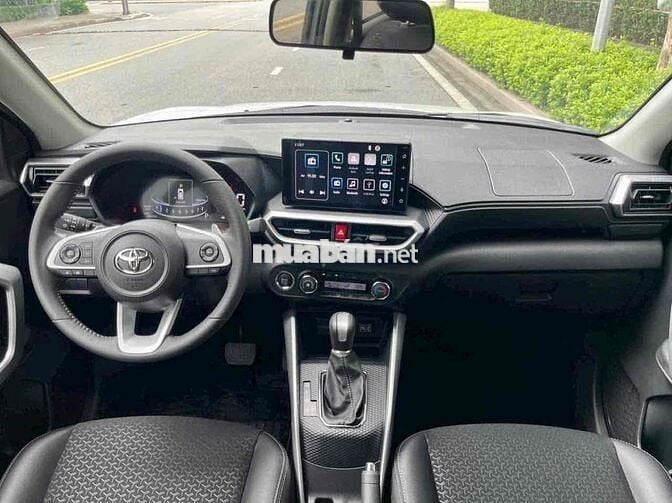 Toyota Raize 2022 - 8900 km