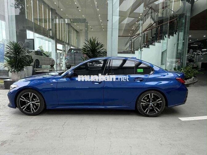 BMW 3 Series 2024. 330i M Sport - 6000 km. 1 chủ