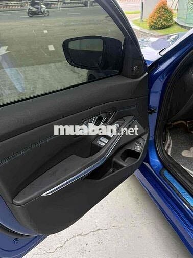 BMW 3 Series 2024. 330i M Sport - 6000 km. 1 chủ