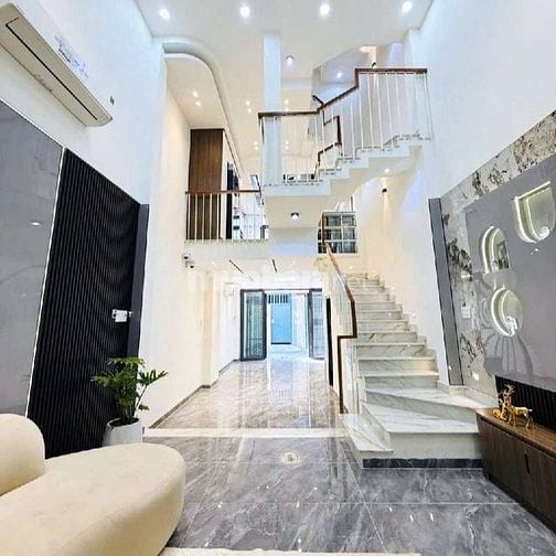 Gần Emart Phan Huy Ích, HXH, 5 tầng, nhà đẹp ở ngay, hơn 8 tỷ