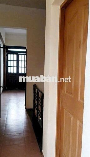 BÁN NHÀ 2 TẦNG CÓ SÂN THƯỢNG XE Ô TÔ ĐỂ TRONG SÂN
