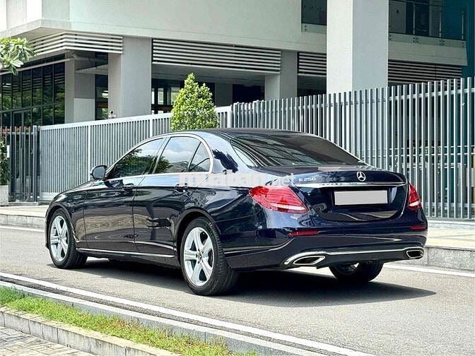 Mercedes Benz E Class 2018 E200 - 77000 km