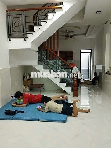 Nhà mới xây, 5pn sẵn 1it nội thất , thuận tiện đi gv, tânbinh, tânphú