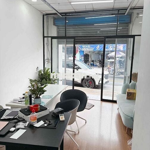 Sang mặt bằng kinh doanh Khu vực vip Kha Vạn Cân