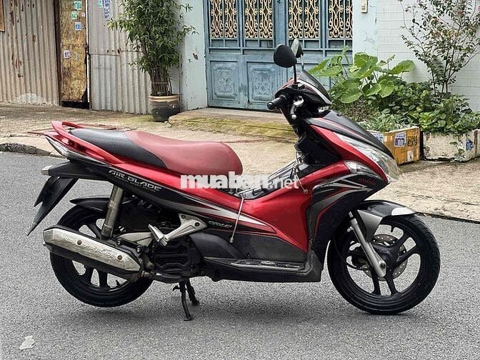 XE honda ảiblade 2012 tiết kiệm xăng màu đỏ mới 95