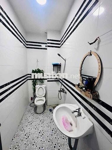 Bán nhà H 6m 6ty2 . 5tầng 4x15. 4pn 4tolet săn thượng trước sau sổ đep
