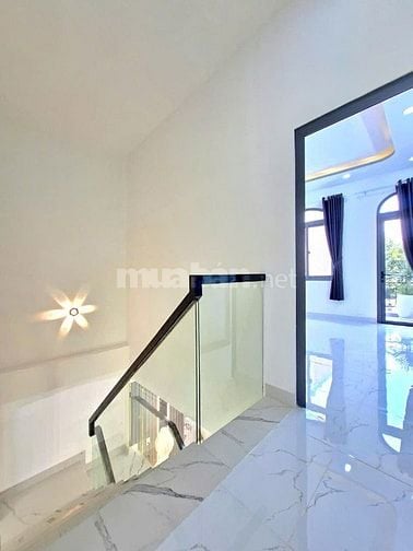 BÁN NHÀ ĐẸP MỚI HOÀN THIỆN HẺM XE HƠI TỚI NHÀ