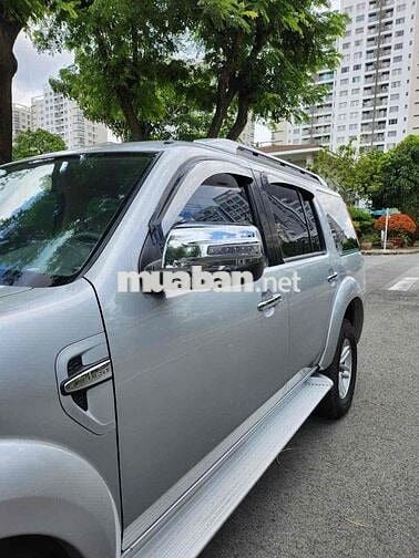 Ford Everest 2012 2.6L 4x4 MT - 128000 km