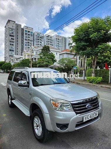 Ford Everest 2012 2.6L 4x4 MT - 128000 km