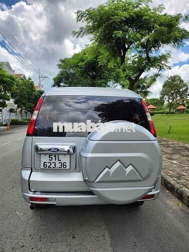 Ford Everest 2012 2.6L 4x4 MT - 128000 km